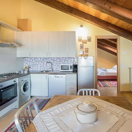 Appartamento San Salvatore Sleeps 4 With Pool *